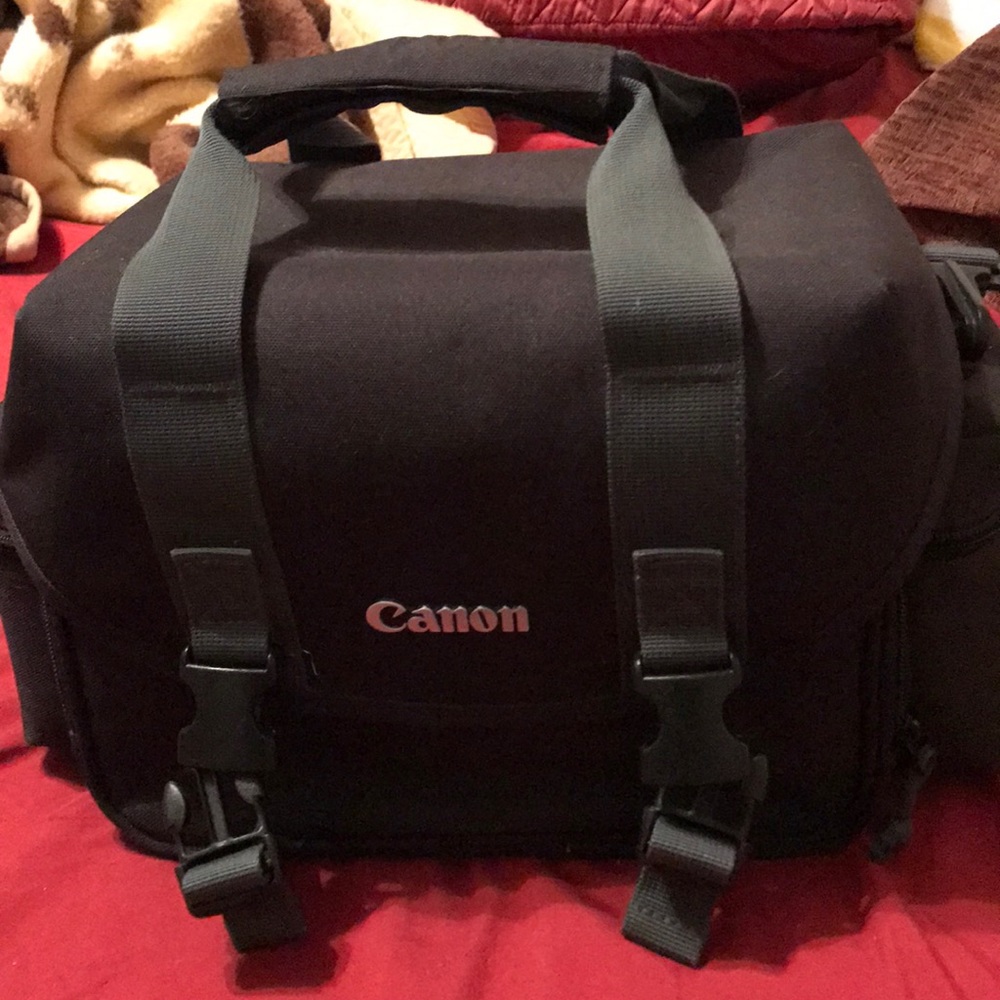 Perfect  condition canon rebel t3 - Picture 6 of 8